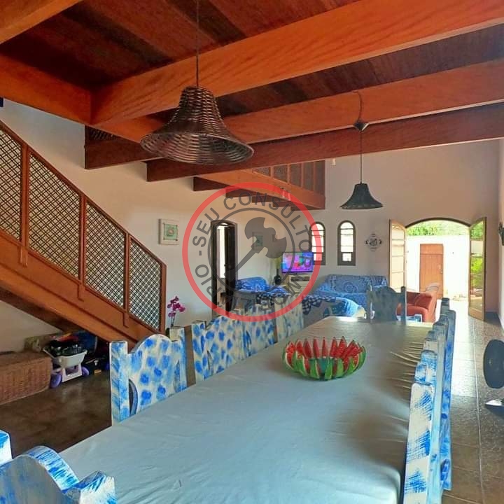 Casa com escritura definitiva, com 6 dormitórios, piscina e 