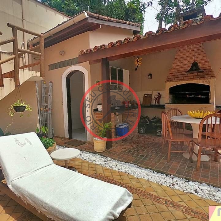 Casa com escritura definitiva, com 6 dormitórios, piscina e 