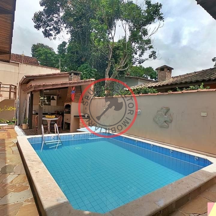 Casa com escritura definitiva, com 6 dormitórios, piscina e 
